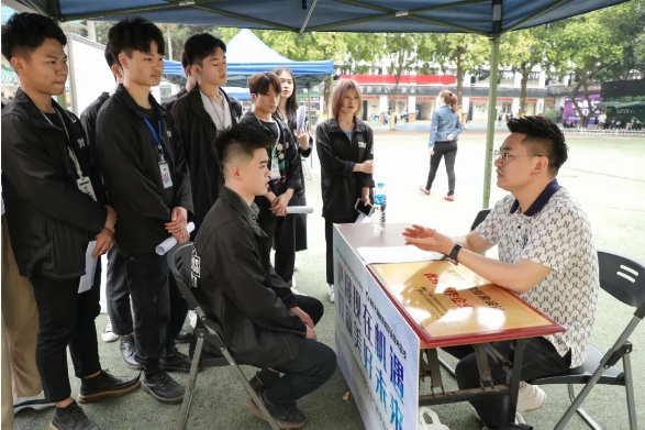 在就业寒潮，职校生为什么备受众多企业 “争抢”？