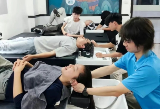 南宁海纳实操课堂：不玩虚的！真技术就该这样学！