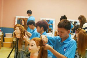 盘发阶段考核——从“头”开始，见证学子技能成长