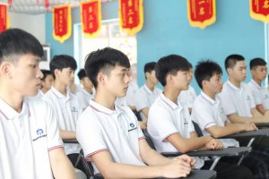在校园度过热辣滚烫的青春，成就了最好的我们！